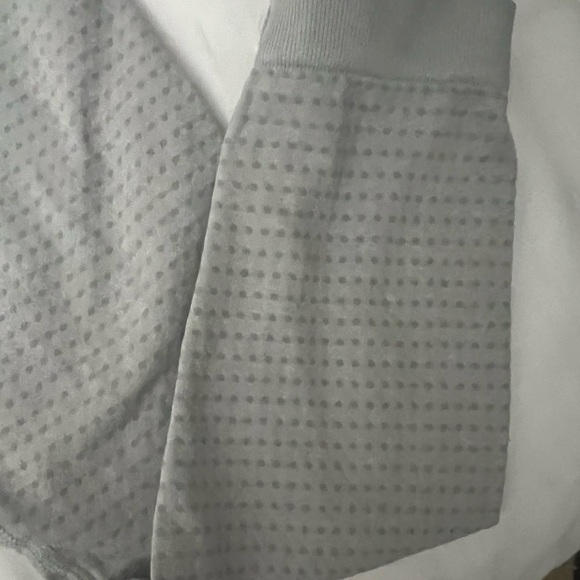 Women's Gymshark Light Gray Seamless Cropped Athletic Leggings Pants sz S - Picture 5 of 12